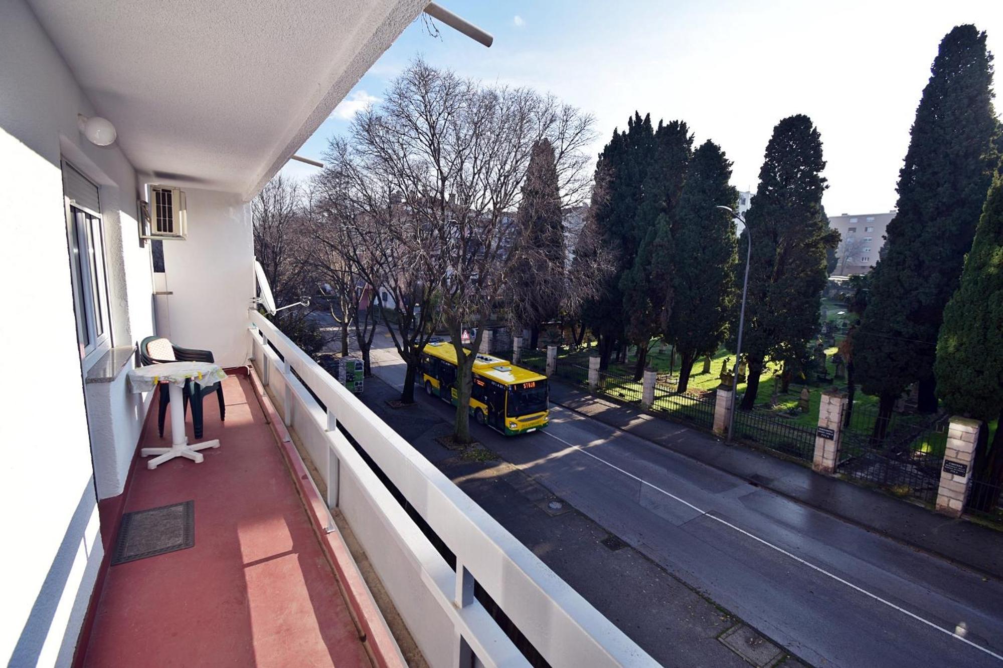 Apartment Navy Near The Beach Pula Exterior photo
